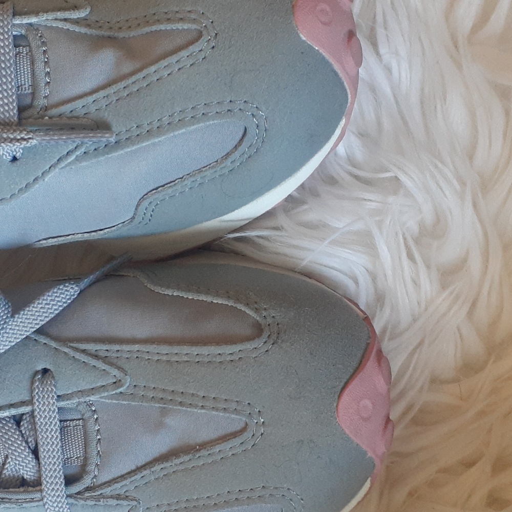 New Balance Pink and Gray Athletic Shoes with Zebra Pattern - Picture 5 of 8